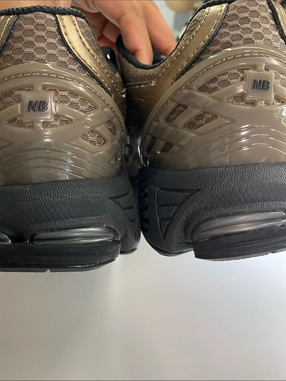 New Balance Men’s Size 7 Metallic Gold and Black Shoes